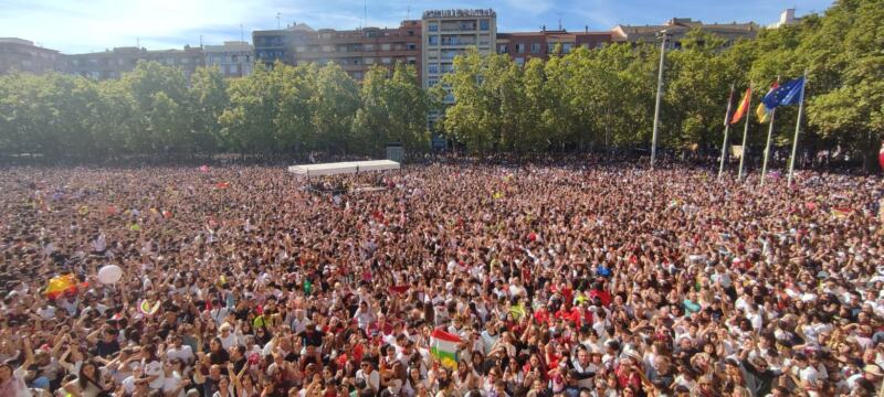 El Lanzamiento Del Cohete En La Plaza Del Ayuntamiento Abre Las Fiestas