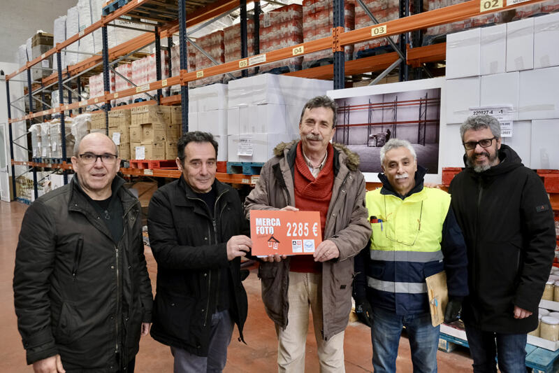 La Asociación De Informadores Gráficos De La Rioja Dona Al Banco De Alimentos 2285 Euros 1814